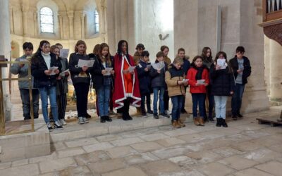 Célébration de Noël avec les enfants du collège de l’École Jeanne d’Arc