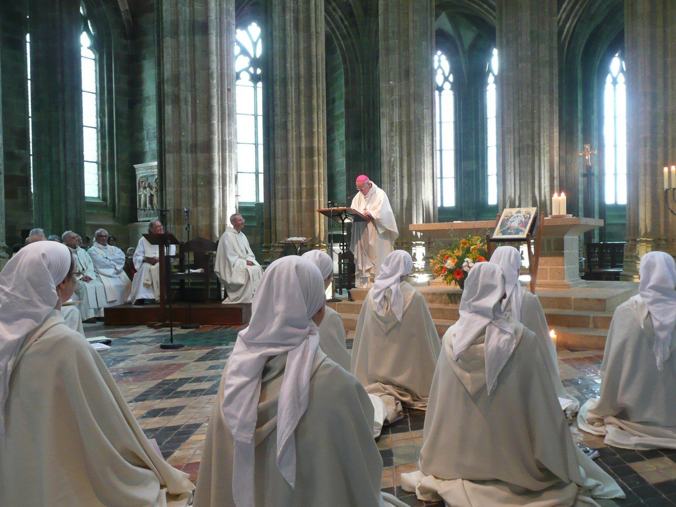 Un des trois offices quotidiens, célébrés dans l'abbatiale.