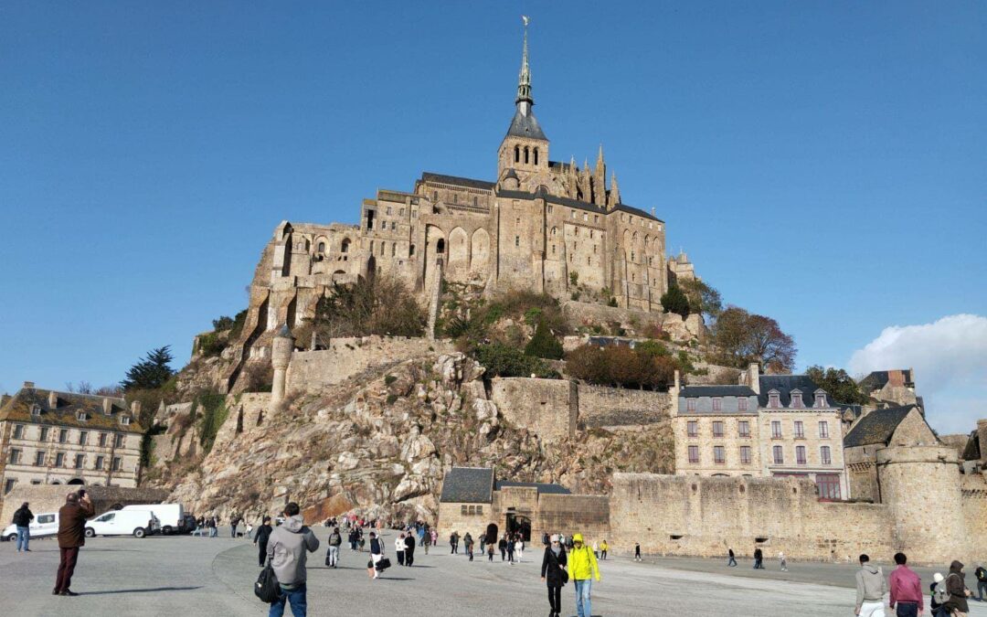 Pèlerinage des jeunes au Mont-Saint-Michel (23–25 octobre 2026)